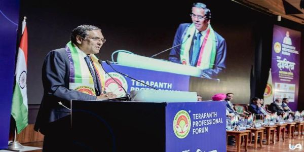 पूर्व मुख्य न्यायाधीश जस्टिस संजीव खन्ना शनिवार को तेरापंथ प्रोफेशनल फोरम (टीपीएफ) द्वारा आयोजित ‘टीपीएफ–दायित्व: नेशनल लीगल कॉन्फ्रेंस ऑन कॉम्बैटिंग व्हाइट कॉलर क्राइम’ को संबोधित करते हुए