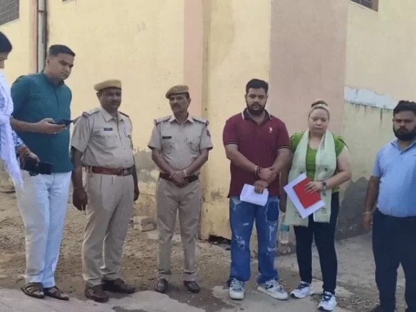 डोरो थी ली के शव को उनकी बेटी नोएल के सुपुर्द किया गया।