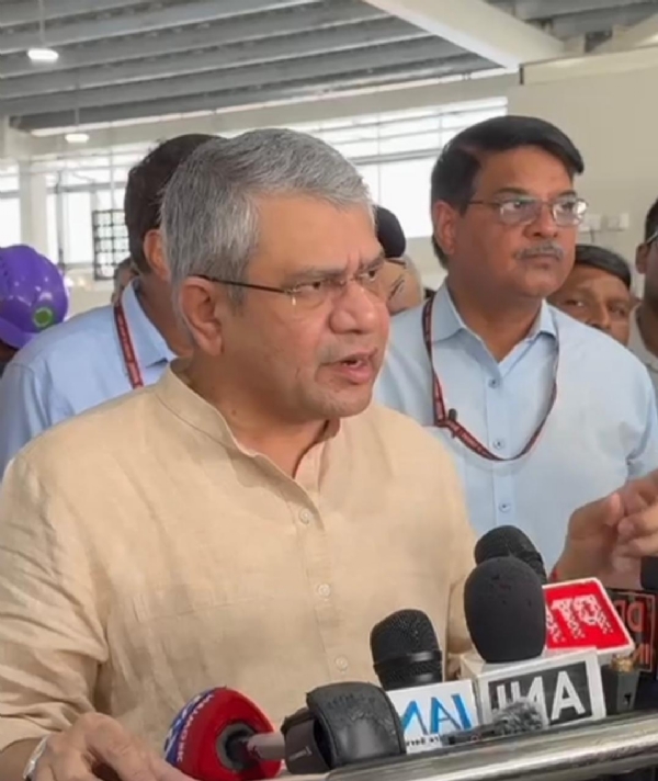 केन्द्रीय मंत्री अश्विनी वैष्णव