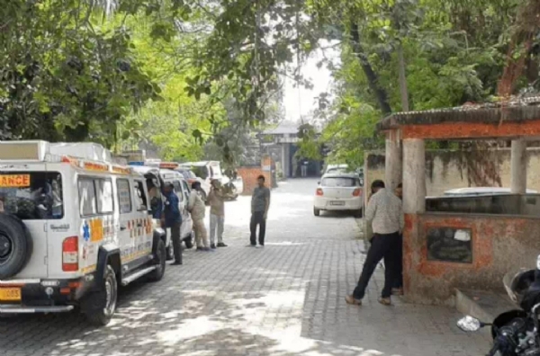 पानीपत सिविल अस्पताल में पोस्टमार्टम कराने के लिए पहुंची पुलिस।