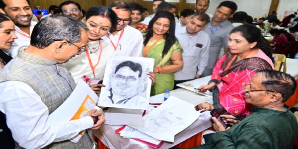 चित्रकारों ने कैनवास पर सजाया विकसित भारत का सपना: मदन राठौड़