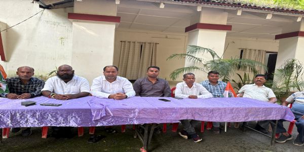 कांग्रेस नेताओं ने जिलाध्यक्ष के पुनर्नियुक्ति का किया विरोध