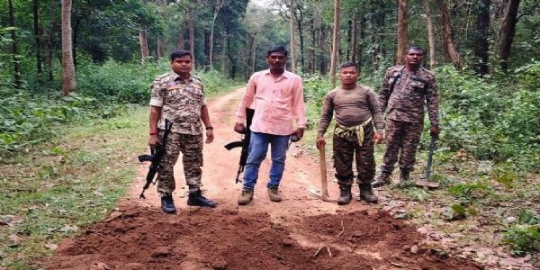 फरसियां-चंदनबाहरा मार्ग में मिला 10 किलो का टिफिन बम, किया गया निष्क्रिय