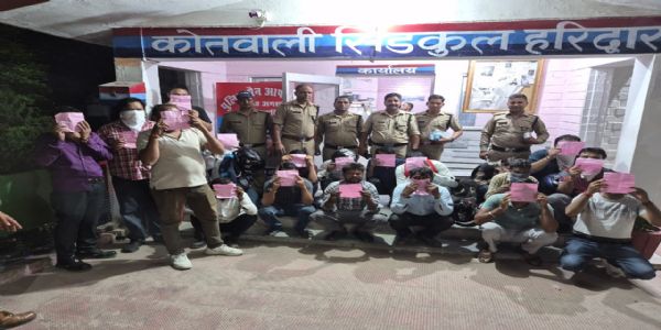 सार्वजनिक स्थानों पर जाम छलकाना पड़ा भारी, 35 के कटे चालान, 05 वाहन सीज