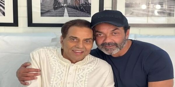 पहली पत्नी प्रकाश कौर के साथ रह रहे हैं अभिनेता धर्मेंद्र, बेटे बॉबी देओल ने किया खुलासा