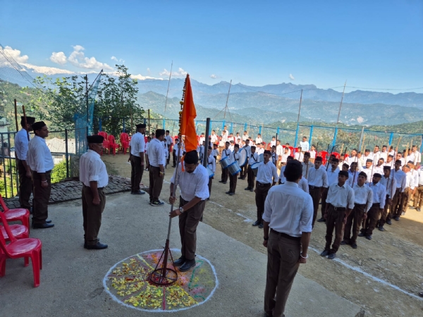 कोटली में पथ संचालन के दौरान आरएसएस के स्वयंसेवक।
