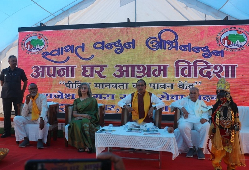 अपना घर के कार्यक्रम में शामिल हुए शिवराज