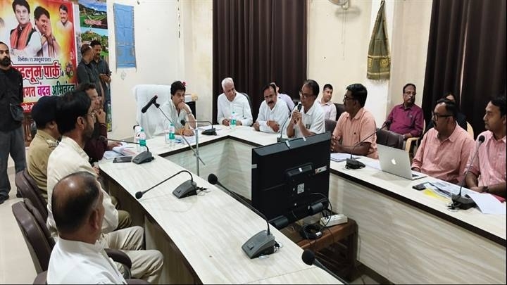 सिंधिया का चंदेरी में इंडस्ट्रियल इंफ्रास्ट्रक्चर अपग्रेडेशन स्कीम (आईआईयूएस) प्रोजेक्ट- हैंडलूम पार्क का दौरा