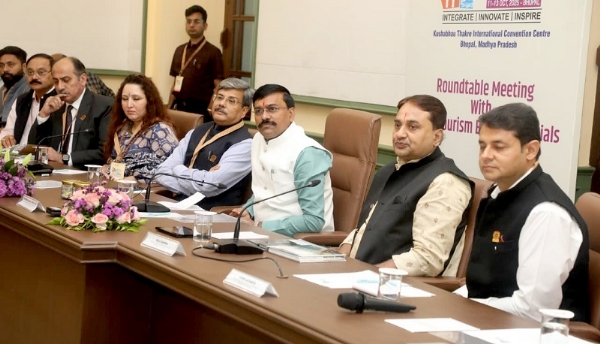 मप्र ट्रेवल मार्ट के दूसरे दिन महाराष्ट्र, तेलंगाना, छत्तीसगढ़ और राजस्थान के अधिकारियों के बीच इन्टर स्टेट टूरिज्म कोलेबरेशन विषय पर हुई चर्चा मप्र ट्रेवल मार्ट के दूसरे दिन महाराष्ट्र, तेलंगाना, छत्तीसगढ़ और राजस्थान के अधिकारियों के बीच इन्टर स्टेट टूरिज्म कोलेबरेशन विषय पर हुई चर्चा