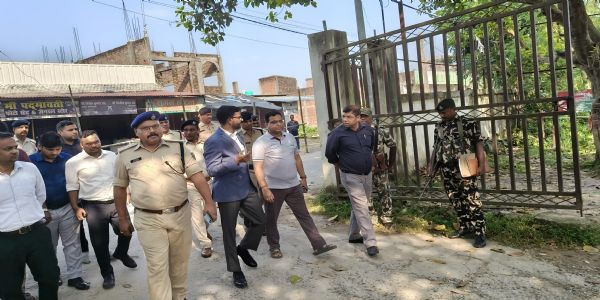 जिला निर्वाचन पदाधिकारी ने नामांकन केन्द्र का लिया जायजा, सुरक्षा को लेकर दिए निर्देश