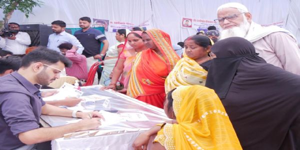 800 से अधिक मरीजों का हुआ नि:शुल्क इलाज, दी गईं दवाएं