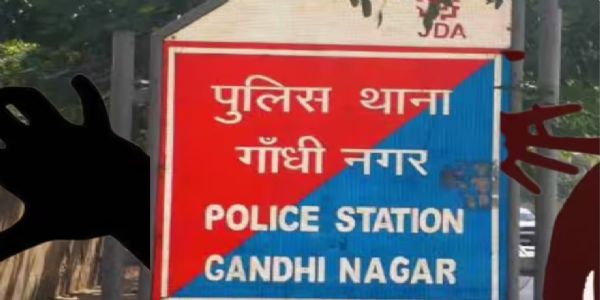 स्कूल के टॉयलेट में सात साल की बच्ची से दुष्कर्म करने का प्रयास
