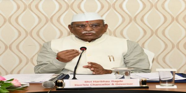 गोद लिए गांवों में प्राथमिक कक्षाओं के बच्चों को जागरूक बनाने की पहल भी करें विश्वविद्यालय : राज्यपाल
