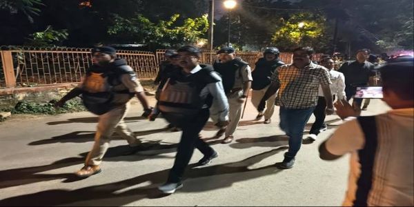 ग्वालियरः कानून व्यवस्था बनाए रखने के लिये जिला प्रशासन व पुलिस के संयुक्त दलों ने शहर में किया भ्रमण