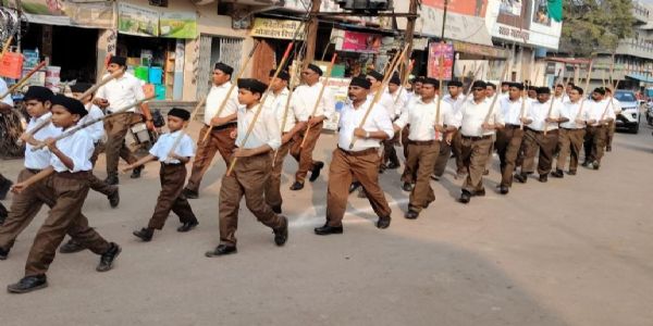 कुरूद में पुष्प वर्षा के बीच गूंजा भारत माता की जय