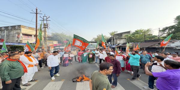 दुर्गापुर गैंगरेप के खिलाफ हुगली जिले में भाजपा का प्रदर्शन
