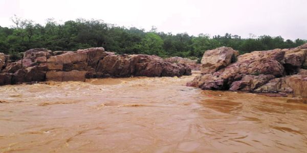 रामानुजगंज का पलटन घाट: जहां प्रकृति, इतिहास और आस्था का संगम होता है