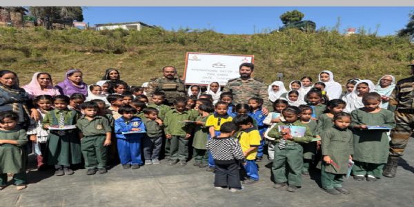 भारतीय सेना ने पुंछ के पीडब्ल्यूएस सबरा में अंतर्राष्ट्रीय बालिका दिवस मनाया