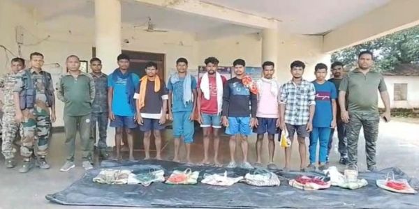 छत्तीसगढ़ के बीजापुर में तीन लाख के इनामी आठ सक्रिय नक्सली गिरफ्तार