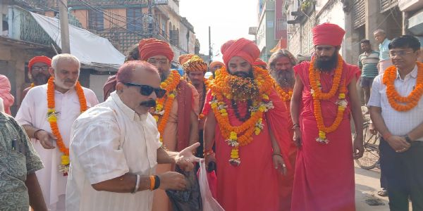 अखाड़ा का रथ पहुंचा अजगैविनाथ धाम, किया स्वागत