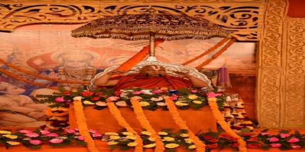 भगवान का स्मरण-चिंतन सुखदायी होता है : स्वामी रामभद्राचार्य