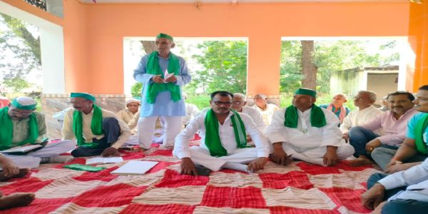 बाढ़ से परेशान किसानों की समस्याओं को लेकर भाकियू की पंचायत, पानी निकासी व मुआवजा की उठी मांग