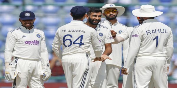 विकेट लेने के बाद जश्न मनाते भारतीय खिलाड़ी (फोटो- बीसीसीआई एक्स )