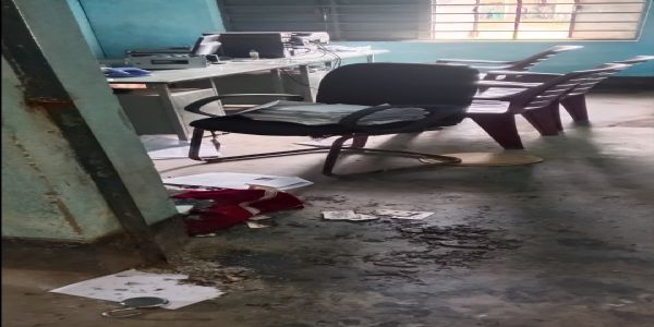 चोरी और आगजनी की घटना की जांच को लेकर प्रतिनिधियों ने सौंपा मांग पत्र