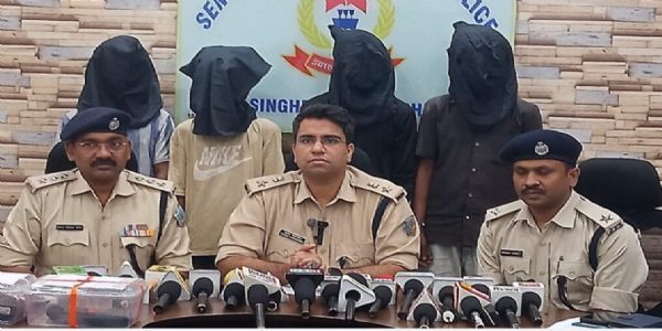 पुलिस ने चार अपराधियों काे हथियार के साथ किया गिरफ्तार