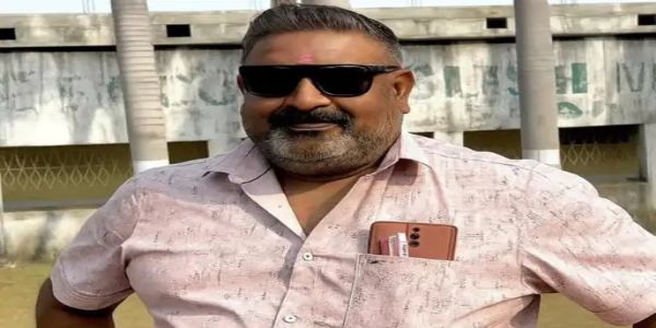 रेलवे ट्रैक पर मिला शिक्षक का शव, सिर धड़ से अलग — दो साल पहले परिवार संग कोरबा आया था