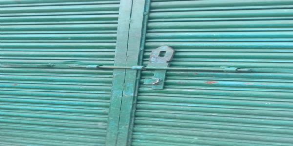 ताला की कुंडी उखाड़ कर दो स्कूलों में चोरी