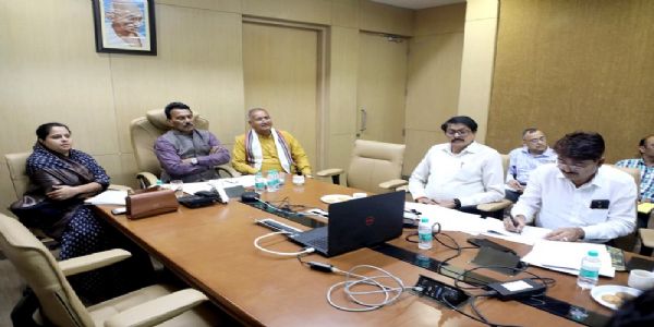 जनप्रतिनिधियों को विश्वास में लेकर कराएं विकास कार्य: मंत्री सिलावट