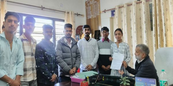 पौड़ी परिसर से शिक्षकों का तबादला होने पर भड़का छात्रसंघ
