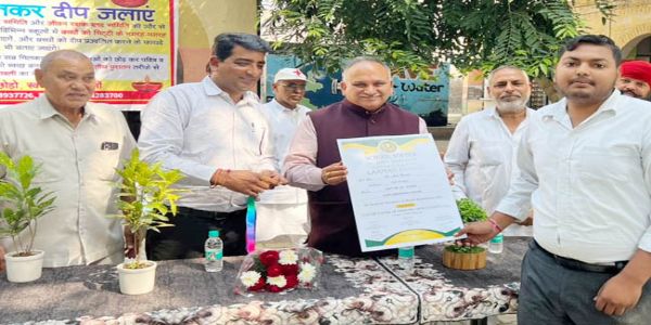 सोनीपत: विद्यार्थियों संग मेयर ने दिया स्वदेशी अपनाने का संदेश