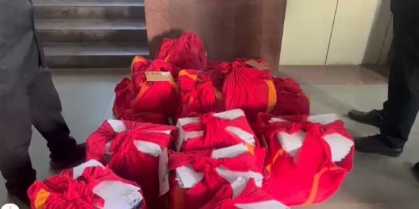 ईओडब्ल्यू ने पेश किया विशेष अदालत में  7,600 पन्नों का चालान