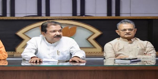 बिहार प्रदेश भाजपा कार्यलाय में पतकार वार्ता के दौरान प्रदेश अध्यक जयसवाल और संगठन मंत्री दलसानिया