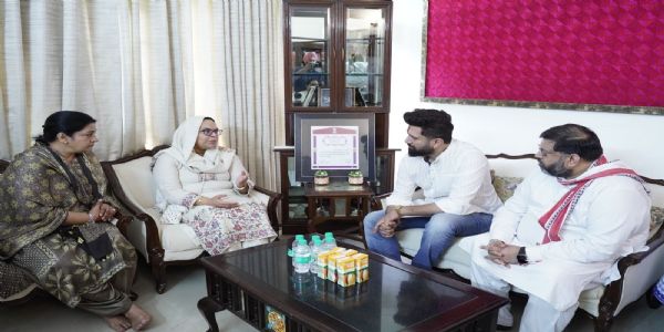 केंद्रीय खाद्य प्रसंस्करण उद्योग मंत्री चिराग पासवान अमनीत पी कुमार से मुलाकात करते हुए