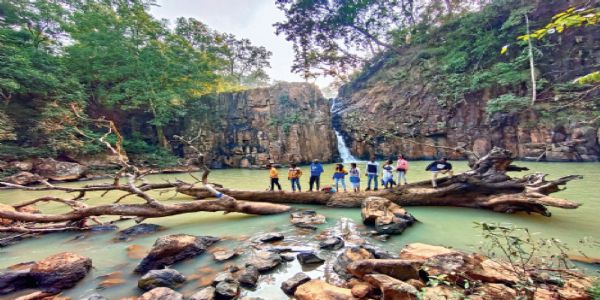 छत्तीसगढ़ के अंबिकापुर के मैनपाट में सैलानियों की धूम, पर्यटक बोले-यहां की हवा में जादू है