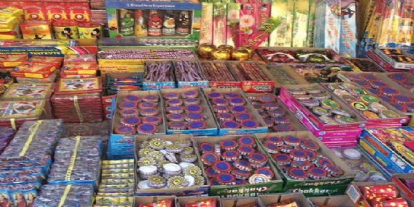 मुरादाबाद : आतिशबाजी की दुकानों के लाइसेंस लिए 250 लोगों ने किया आवेदन