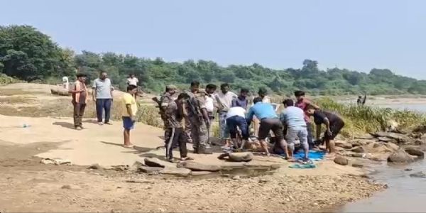 बराकर नदी में मिला दो दिन से लापता युवक का शव, दोस्तों पर हत्या का आरोप