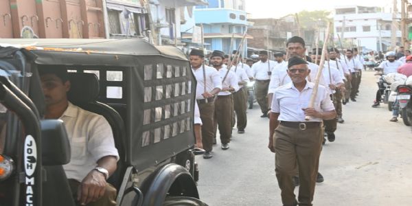 शताब्दी वर्ष पर आरएसएस ने निकाला पथ संचलन