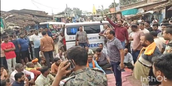 प्रधानाध्यापक की पिटाई से छात्रा की मौत, सड़क जाम