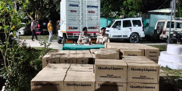 पार्सल ट्रक से 987.84 लीटर विदेशी शराब बरामद