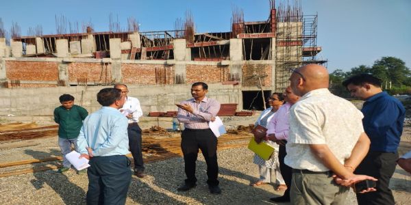 अपर सचिव जाेगदंडे ने किया कोटद्वार में निर्माणाधीन अस्पताल का किया निरीक्षण