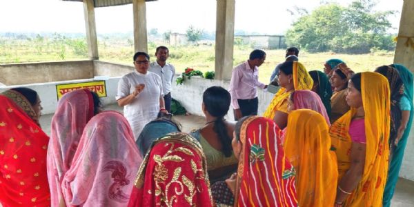 राज्य सलाहकार मोनिका सिंह ने बम्हनीडीह जनपद के ग्रामों का किया निरीक्षण