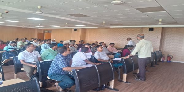 घाटशिला विधानसभा उपचुनाव के लिए मास्टर ट्रेनर्स को दिया गया प्रशिक्षण