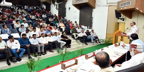 हिसार : हिंदी केवल एक भाषा नहीं, बल्कि हमारी राष्ट्रीय पहचान : प्रो. बीआर कम्बोज