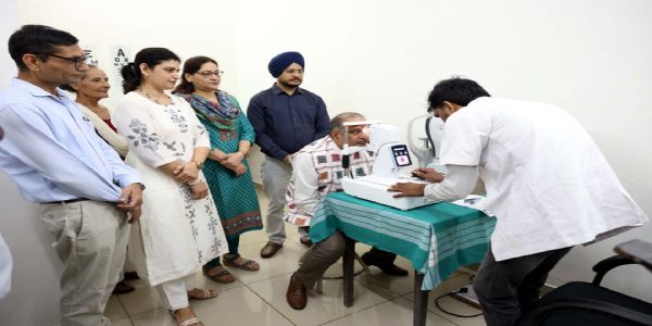 हिसार : आंखों की समय पर जांच होने से चलता आंखों की बीमारियों का पता : प्रो. बीआर कम्बोज