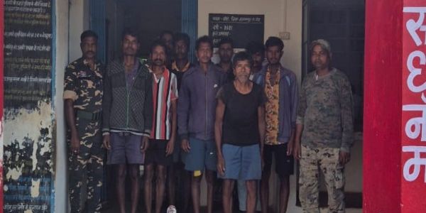 बलरामपुर : जंगल में मवेशी काटते सात आरोप‍ित गिरफ्तार