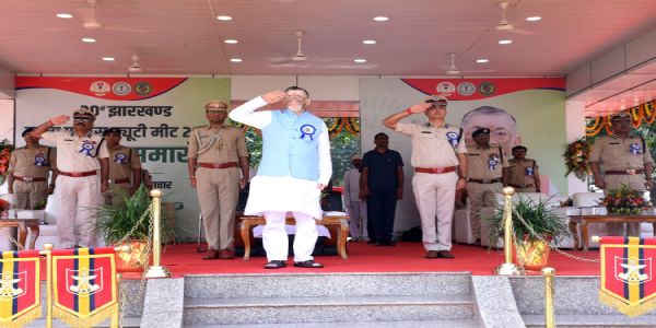 पुलिस प्रशासन को हर परिस्थिति में ईमानदारी, निष्ठा और समर्पण के साथ कार्य करना चाहिए : राज्यपाल